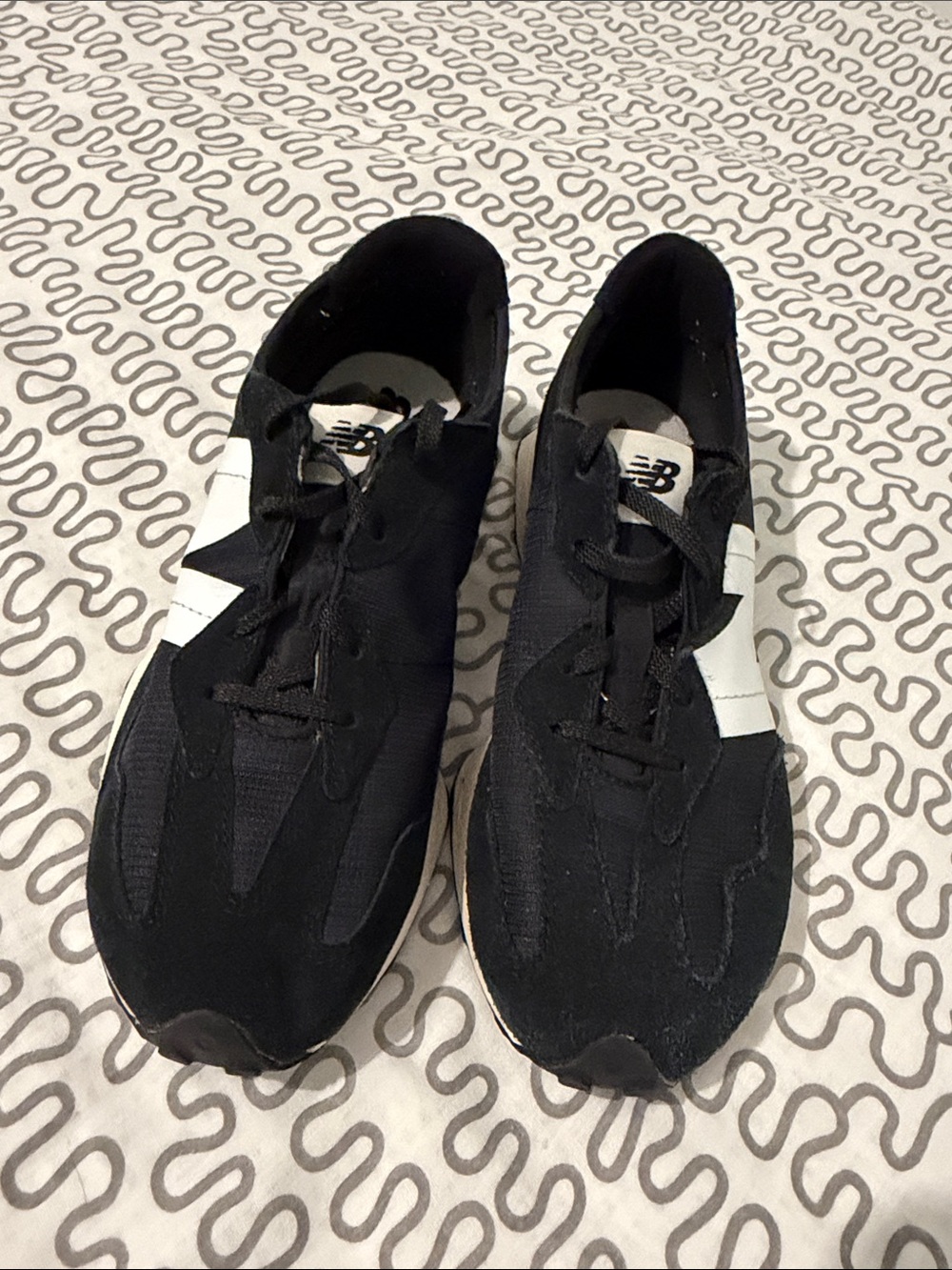 New Balance 327 sneaker Black with White